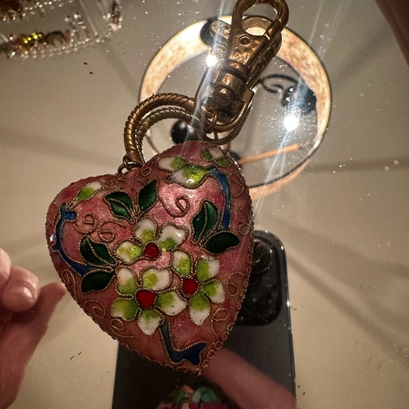 Cloisonné Floral Heart Pendant with Pink and Green Enamel - Picture 4 of 6